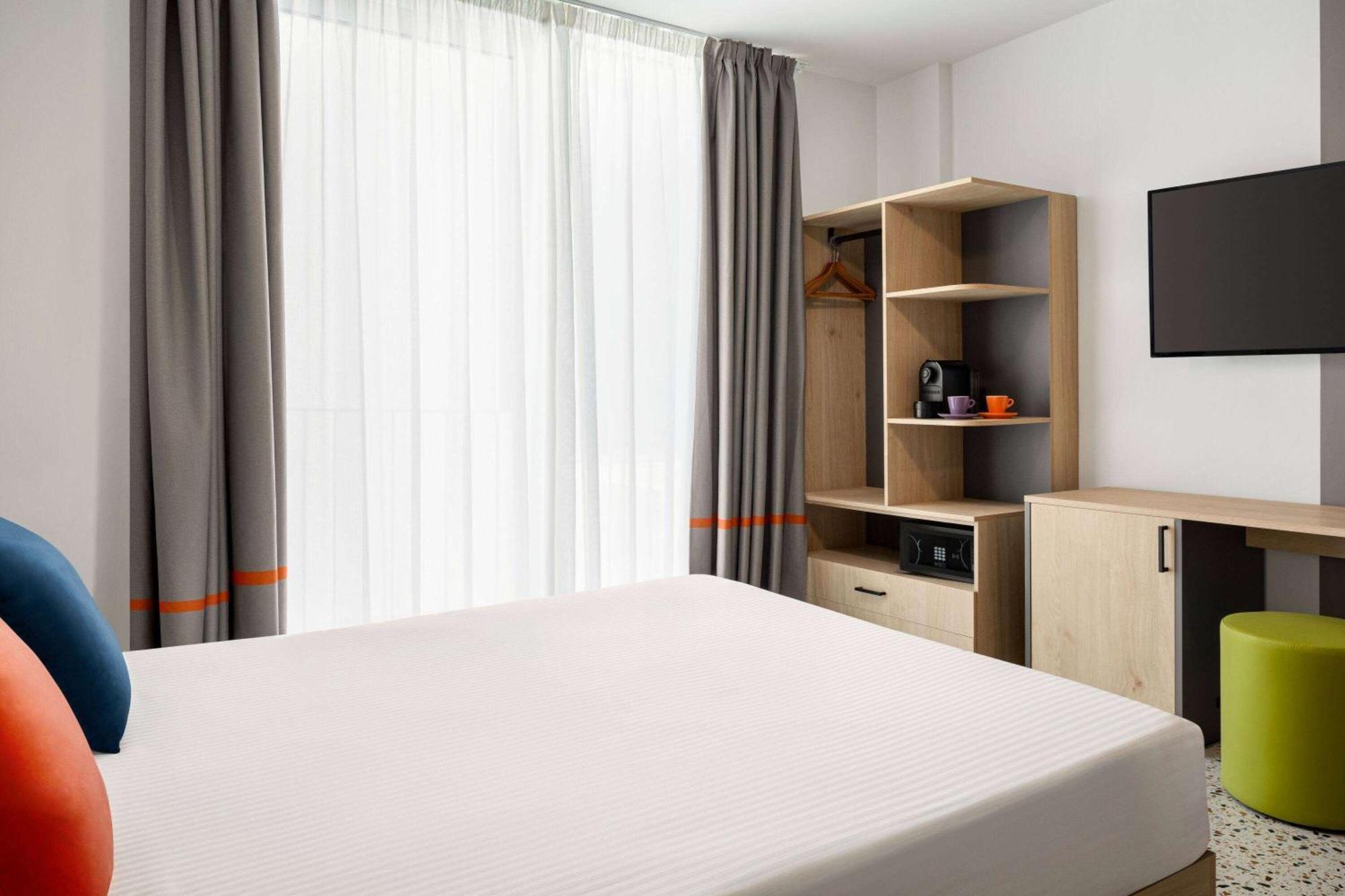 Quadro Hotel, Trademark Collection By Wyndham Saint Julian's Екстер'єр фото