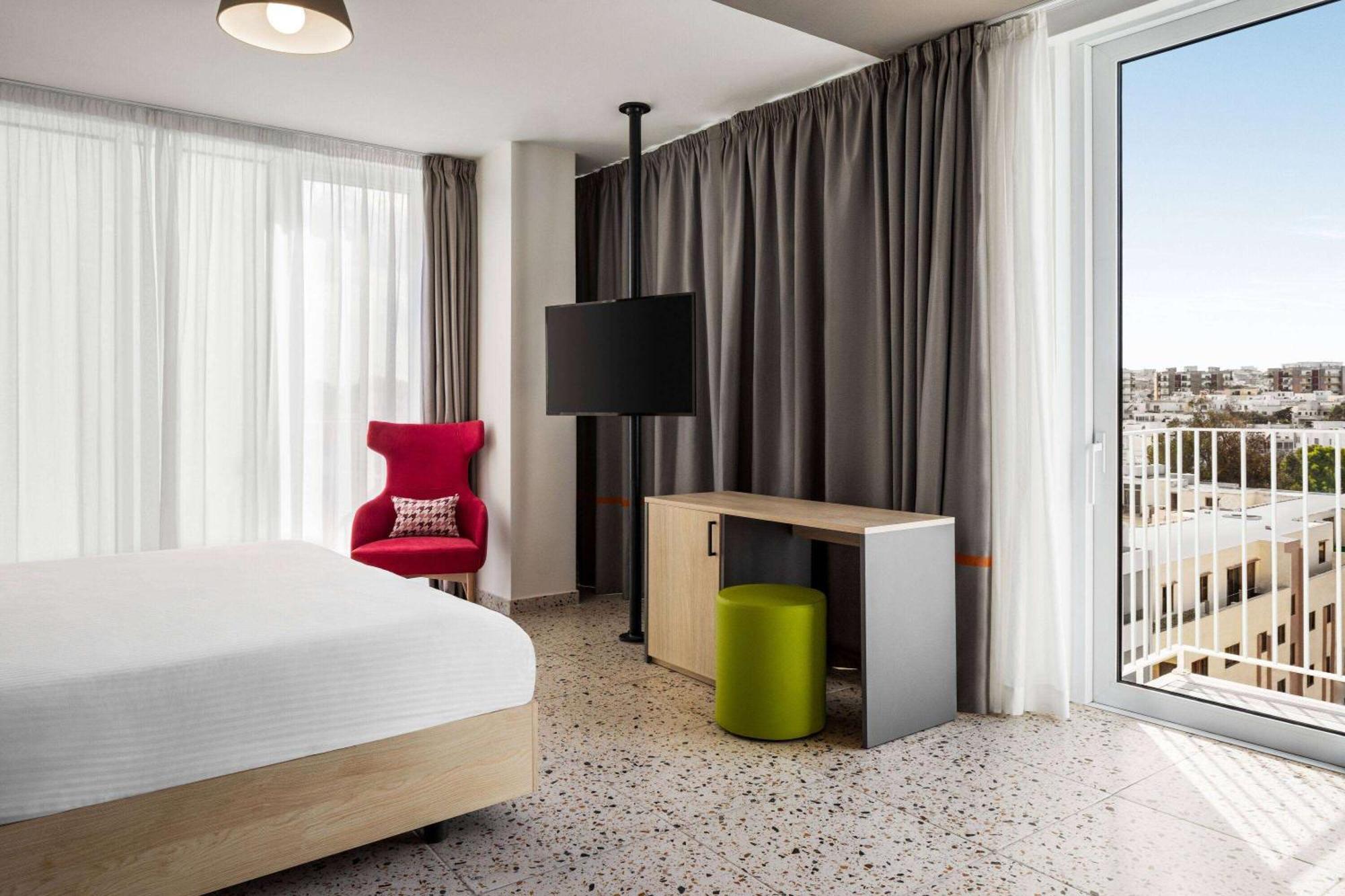 Quadro Hotel, Trademark Collection By Wyndham Saint Julian's Екстер'єр фото