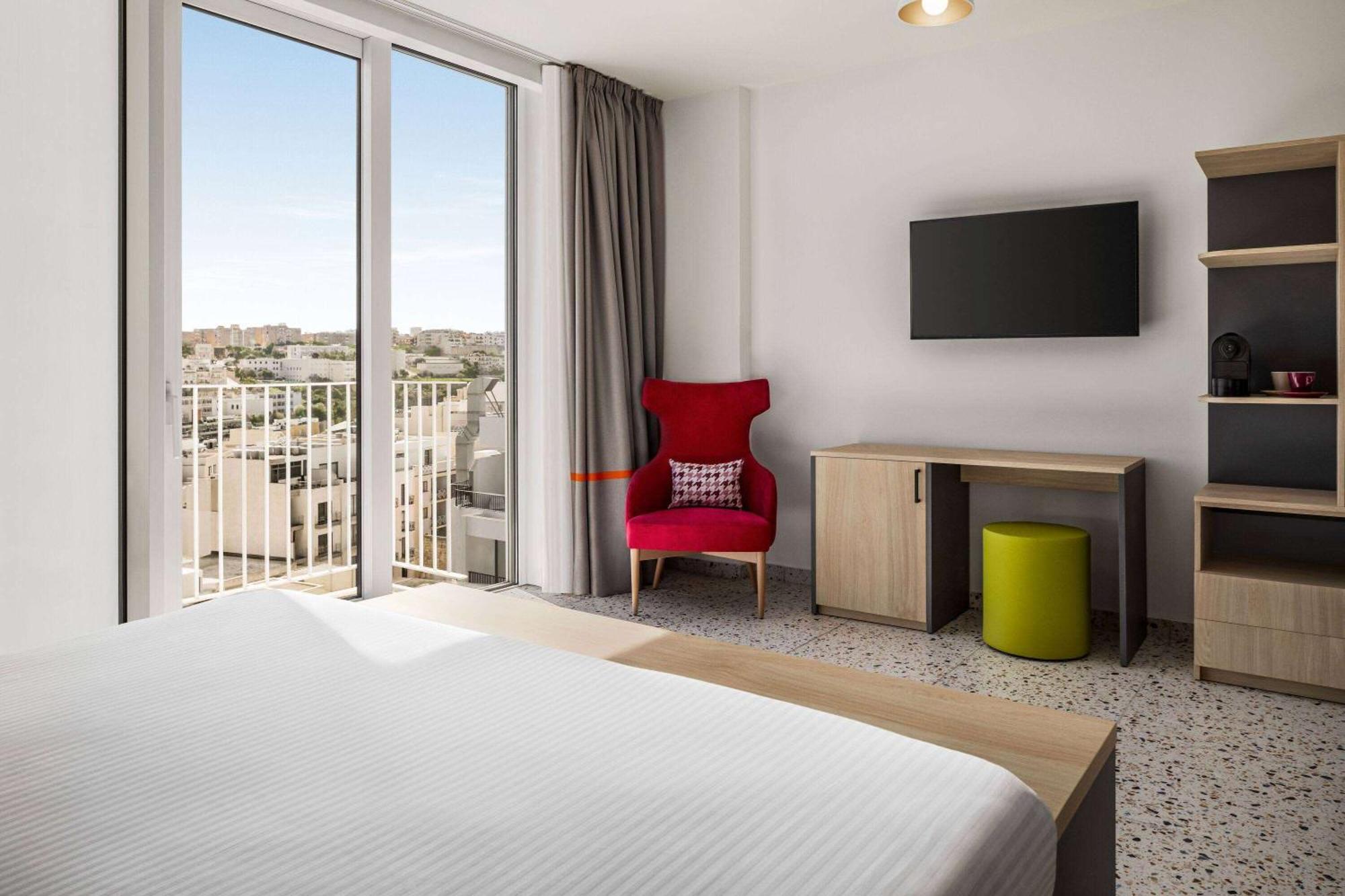 Quadro Hotel, Trademark Collection By Wyndham Saint Julian's Екстер'єр фото