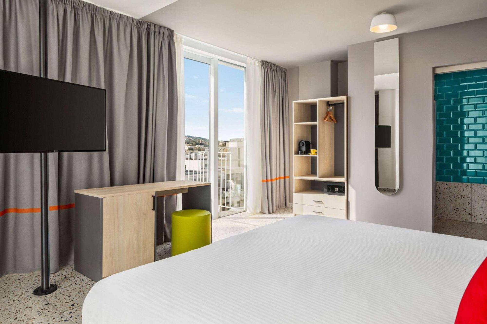 Quadro Hotel, Trademark Collection By Wyndham Saint Julian's Екстер'єр фото